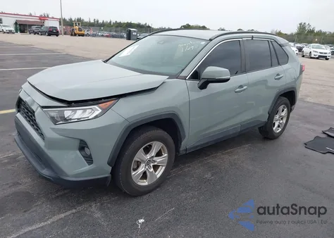 2021 Toyota Rav4 Xle z USA, uszkodzony, nr VIN 2T3W1RFV8MW123349
